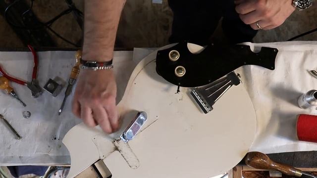 Early 60's Hohner London Kingsway Guitar Luthiers Teardown - Luthiers Live Stream with Ben Crowe смотреть онлайн