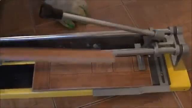 Резка плитки ручным плиткорезом смотреть онлайн