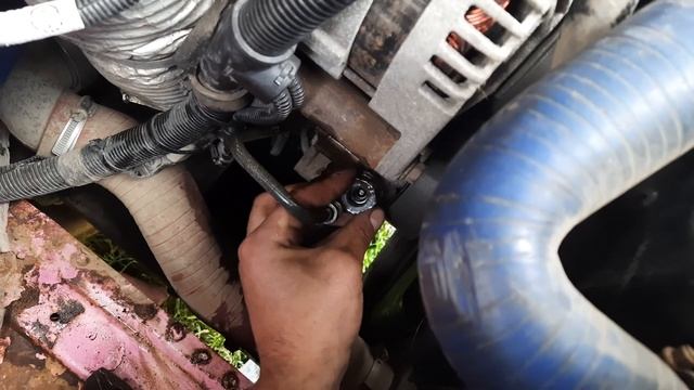 Почему ГУР тяжелый или гудит, туго работает, а также как поменять масло в гидроусилителе руля смотреть онлайн