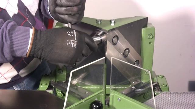 Как заменить лезвия гильотины