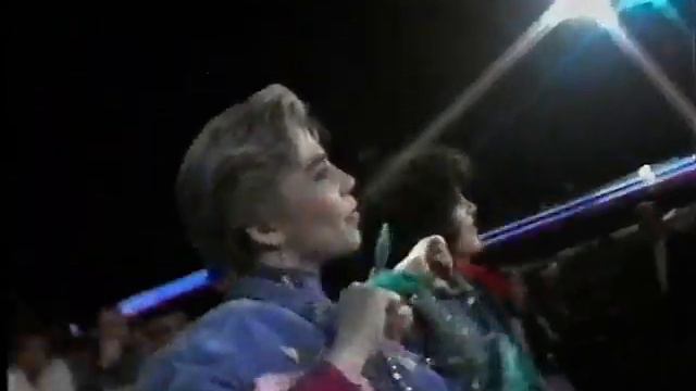 The Reynolds Girls "I'd Rather Jack" PERF (The Hit Man & Her, 25 Feb 89) смотреть онлайн