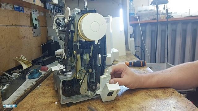 Pfaff hobby 1142 не работает клавиша реверса, болтается колодка подключения смотреть онлайн