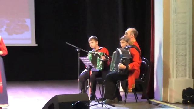 НЕ ОТЕСАНО ДЕВЯТОЕ БРЕВНО. ТРИО. Хороводная песня Ленинградской области. смотреть онлайн