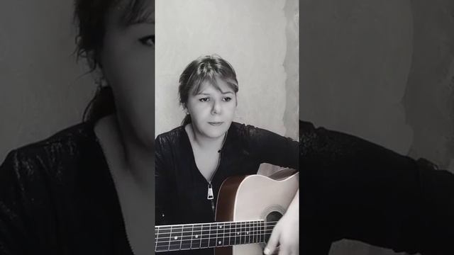 Только мама (Плывет в облаках луна) под гитару смотреть онлайн