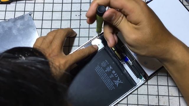 Thay màn hình Ipad mini 1, cách tháo lắp tại nhà смотреть онлайн