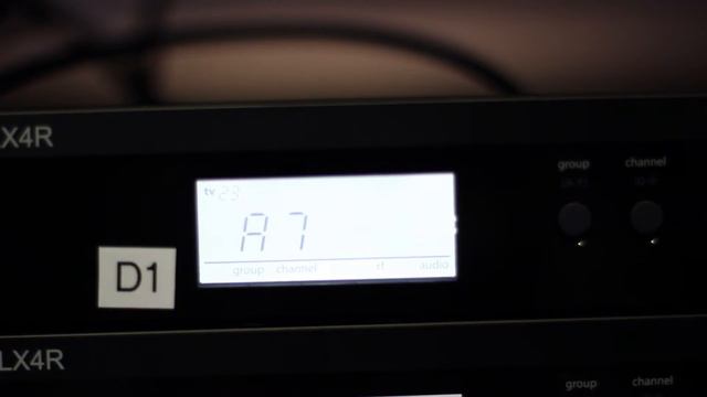 Shure BLX 4 Unit Microphone Rack смотреть онлайн