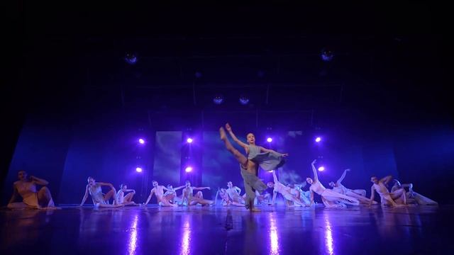 Шоу "Республика". Ансамбль "Сияние" — Там нет меня смотреть онлайн