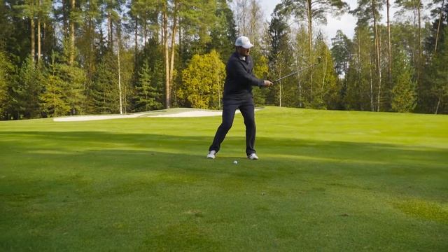 Играем вместе. Урок по гольфу №3. Удар клюшкой «айрон». смотреть онлайн