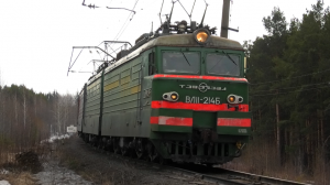 ВЛ11-214/160 А с грузовым поездом и приветливой бригадой