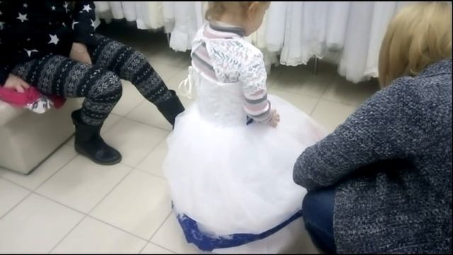 Влог: Шопинг! Выбираем новогодние платье на утренник в свадебном салоне! SHOPPING смотреть онлайн