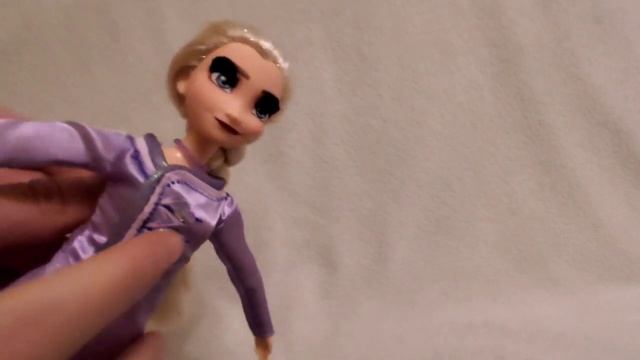 ОБЗОР куклы ЭЛЬЗЫ ДЕЛЮКС Disney ХОЛОДНОЕ СЕРЦЕ 2 сравнение с куклой из Холодного сердца 1 Hasbro смотреть онлайн