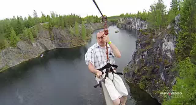 Прокатиться на зип-лайне на тросе в Карелии в Рускеале ~ туризм развлечения смотреть онлайн