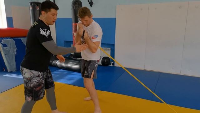 Бей сильно и быстро. Комплекс упражнений на развитие силы и скорости удара в боксе,кикбоксинге и мм смотреть онлайн