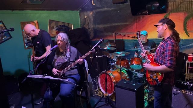 The Royal Tomato Band with Rick Phillips of The Mudhouse Gang “I’d Love To Change The World” смотреть онлайн