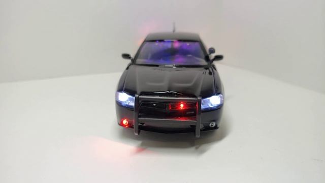 1/24 charger unmarked with red/blue lights смотреть онлайн