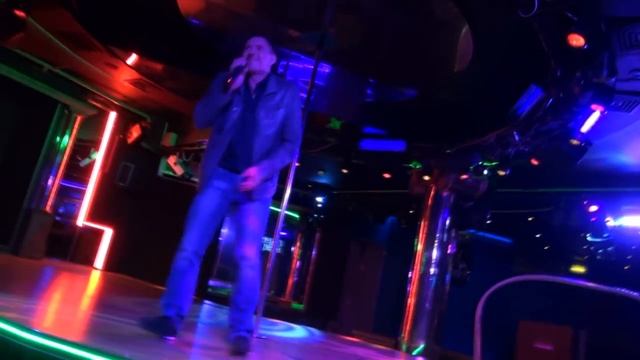 Аркадий КОБЯКОВ - 'А ты такая как лед'.mp4 смотреть онлайн