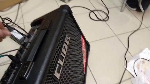 Roland CUBE Street Ex Стерео комбо усилитель с питанием от батареек смотреть онлайн
