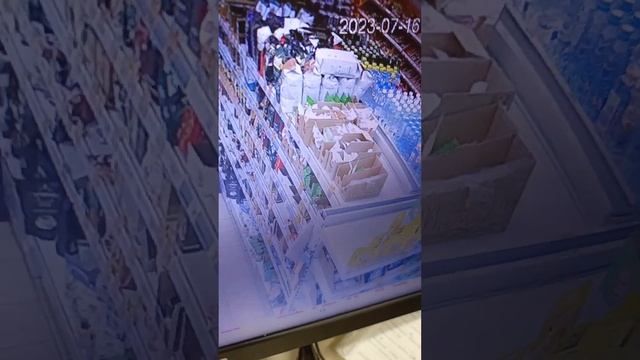 кража шоколада Милка на 7000 рублей#кража#вор#пятёрочка смотреть онлайн