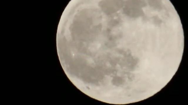Луната тест на Canon eos 550d с телеобектив 75-300мм смотреть онлайн