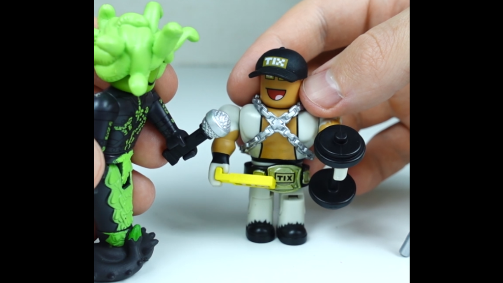 Игрушки Роблокс Медуза и Качок. Roblox интервью. #shorts смотреть онлайн