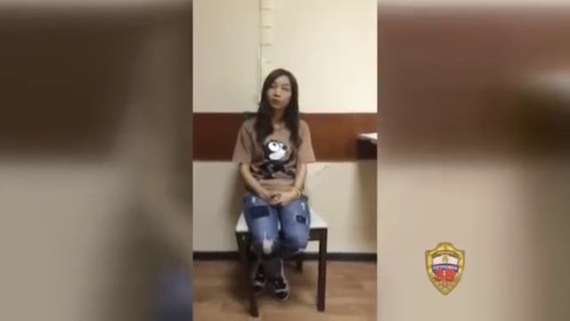 Грабеж у ТЦ Садовод, выхвоитли из рук девушки сумку на глазах у прохожих смотреть онлайн
