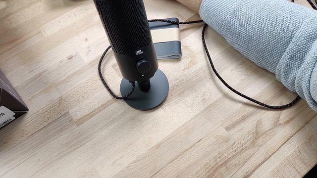 JBL Quantum Stream - prezentacja mikrofonu смотреть онлайн