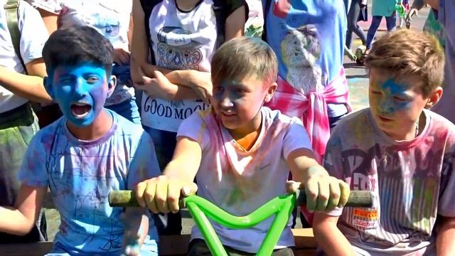91-я годовщина Октябрьского района.Праздник красок Холли.(авт.И.Жабский) смотреть онлайн
