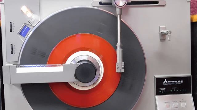 Mitsubishi LT-5V Linear Tracking Vertical Turntable VID#1 смотреть онлайн