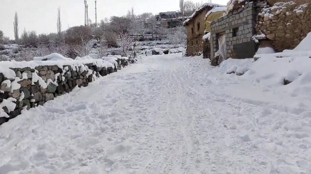 The Nomadic Lifestyle in Kargil during a Heavy Snowfall смотреть онлайн