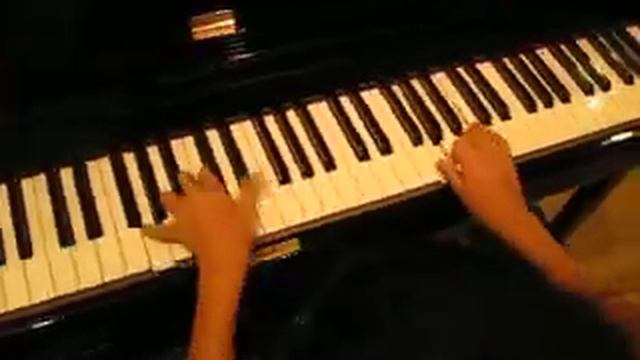 Roger playing Sonatina song.AVI смотреть онлайн