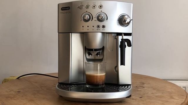 De'Longhi Magnifica ESAM4200.S Automatic Bean to Cup Coffee Machine - Silver смотреть онлайн