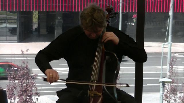 Музыка в метро. Музыкант на виолончели. Валентин Т. 23.05.2024 смотреть онлайн