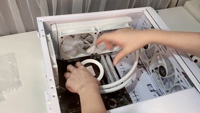 building my first PC ✧ white aesthetic on $1500 budget | Ryzen 7 5800X, RTX 3060, Kraken Elite 240 смотреть онлайн
