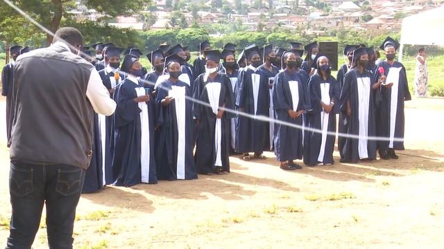 UMUHANGO WO GUTANGA CERTIFICATS KU BANYESHURI BIGA MU UMUSHUMBA MWIZA смотреть онлайн