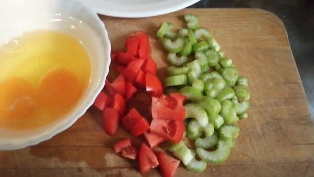 Мои похвастушки ручными работами. Яичница с сельдереем и помидором на кокосовом масле. смотреть онлайн