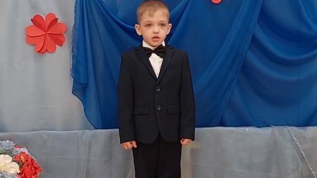 Николай Бережной исполняет стихотворение М. Владимова "Ещё тогда нас не было на свете..." смотреть онлайн