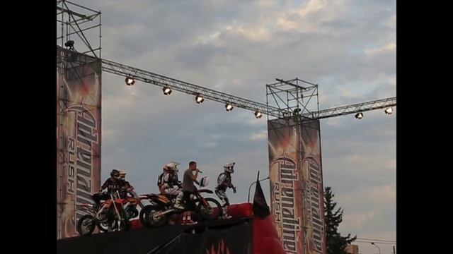 Мотофристайл, трюки на мотоциклах смотреть онлайн