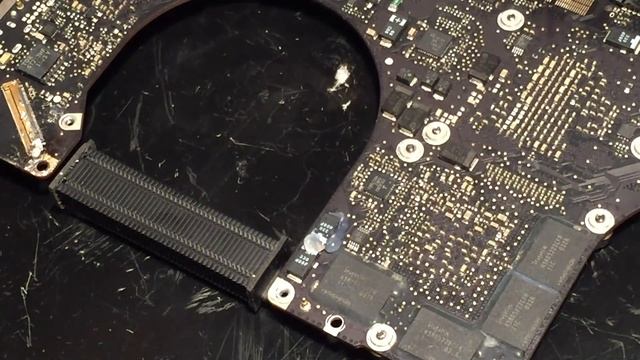 Repairing a Mid-2010 15" MacBook Pro that Kernel Panics when Using the Dedicated GPU смотреть онлайн