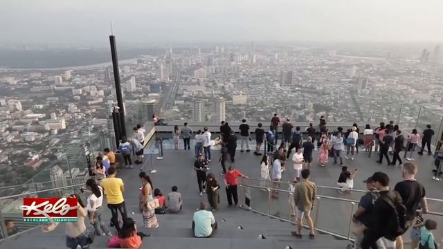 Glass Skywalk Opens In Bangkok смотреть онлайн