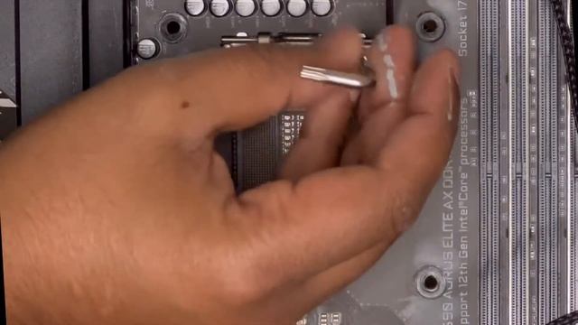 Fixing Intel's LGA 1700 Socket ✅ - Works for Intel 12th & 13 Gen CPUs! смотреть онлайн