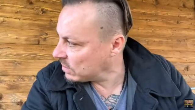 Симонов Сергей - Дон Симон кусает подошву своих кедов за 5 тыс. рублей. смотреть онлайн