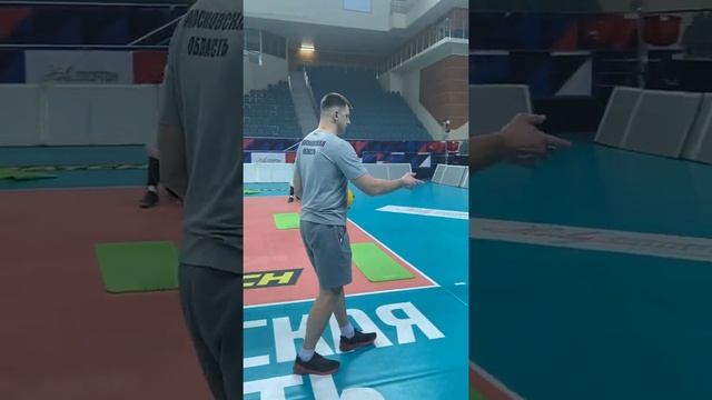 Технические упражнения на контроль и удержание мяча/Волейбол смотреть онлайн
