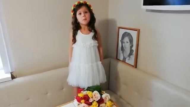 Стих М. Пляцковского "Ты на свете лучше всех" смотреть онлайн