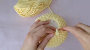 Колобок крючком из плюшевой пряжи.