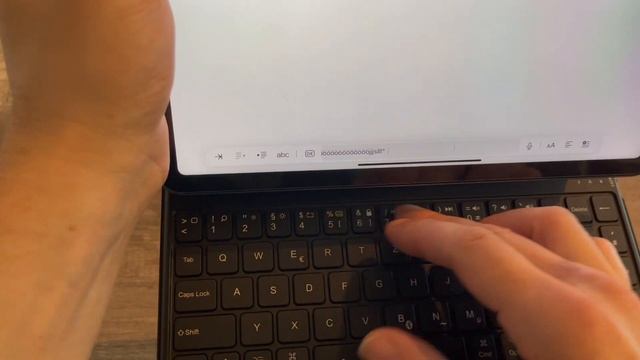 Konkurrenz fürs Magic Keyboard? - Tastatur-Alternativen fürs iPad Air смотреть онлайн