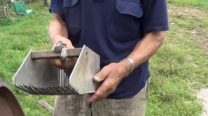 Совок ( комбайн ) для сбора ягоды, как сделал дядя Толя, брусника и медведь