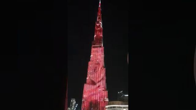 Huawei Mate 20 Porsche Design lights up Burj Khalifa... смотреть онлайн