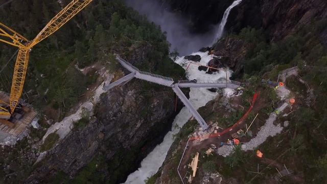 The step bridge at Vøringsfossen, Norwegian Scenic Route Hardangervidda смотреть онлайн