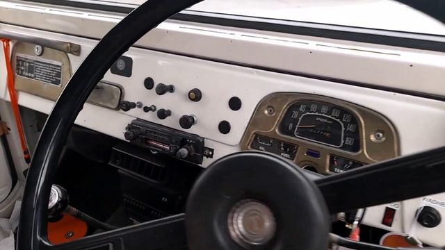 Lot 109 - 1982 Toyota Land Cruiser FJ45 смотреть онлайн