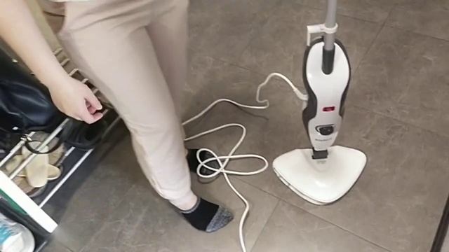 Мою пол супершваброй Kitfort kt-1006. смотреть онлайн